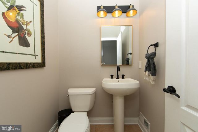 1 LORD LN, West Deptford, NJ 08086