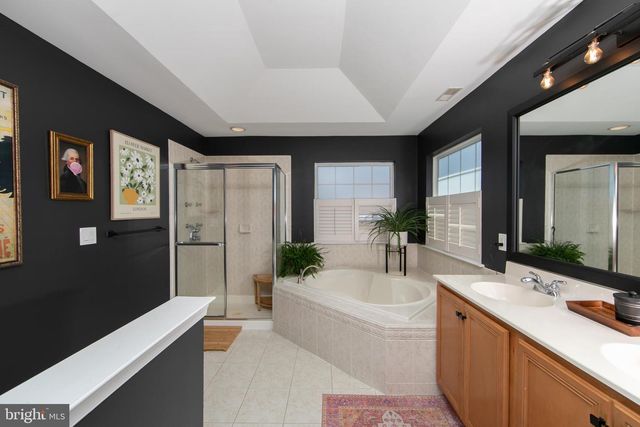 1 LORD LN, West Deptford, NJ 08086