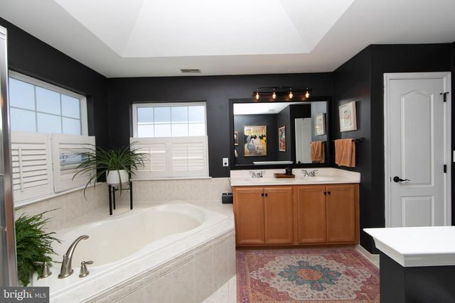 1 LORD LN, West Deptford, NJ 08086