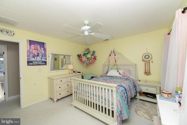 1 LORD LN, West Deptford, NJ 08086