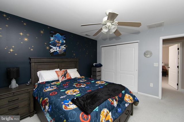 1 LORD LN, West Deptford, NJ 08086