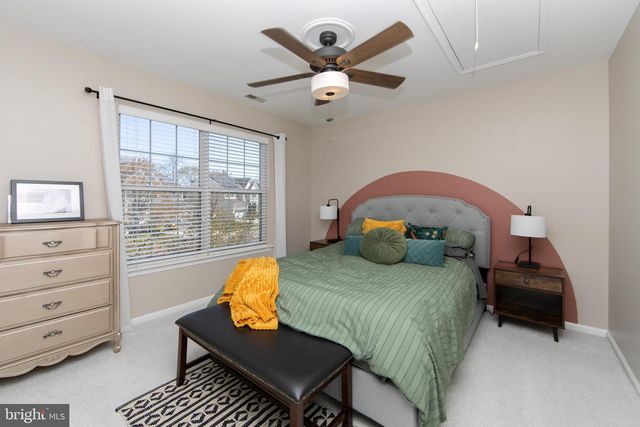 1 LORD LN, West Deptford, NJ 08086