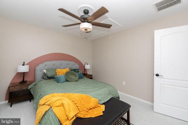 1 LORD LN, West Deptford, NJ 08086