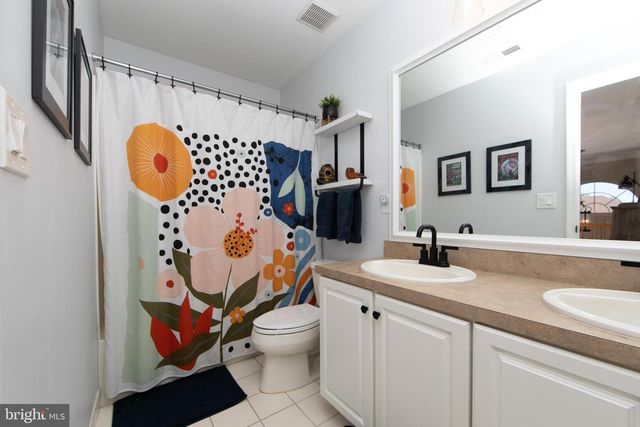 1 LORD LN, West Deptford, NJ 08086