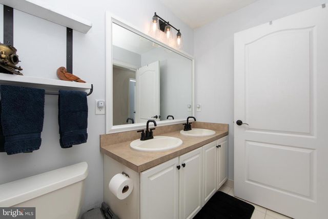 1 LORD LN, West Deptford, NJ 08086