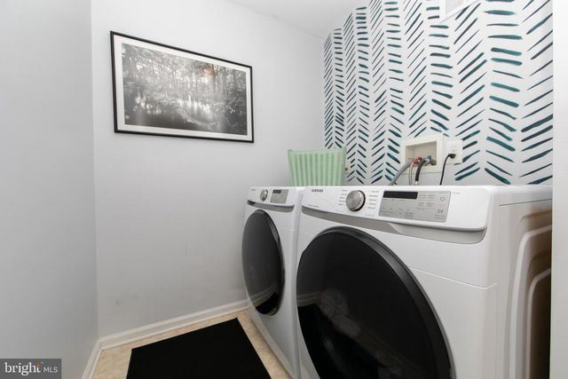 1 LORD LN, West Deptford, NJ 08086