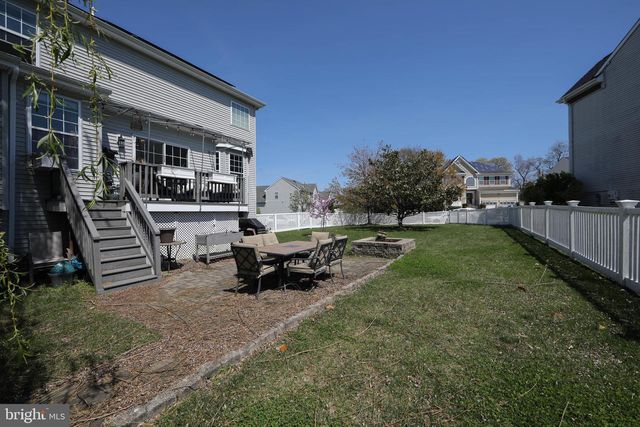 1 LORD LN, West Deptford, NJ 08086