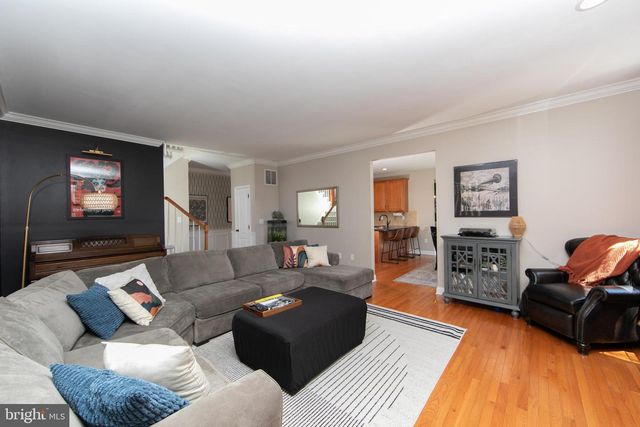 1 LORD LN, West Deptford, NJ 08086