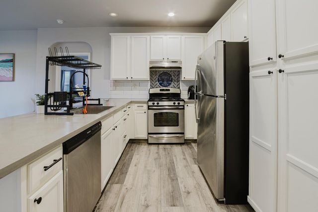 490 Summer Garden Way, Sacramento, CA 95833