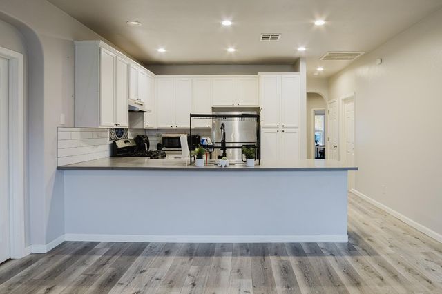 490 Summer Garden Way, Sacramento, CA 95833