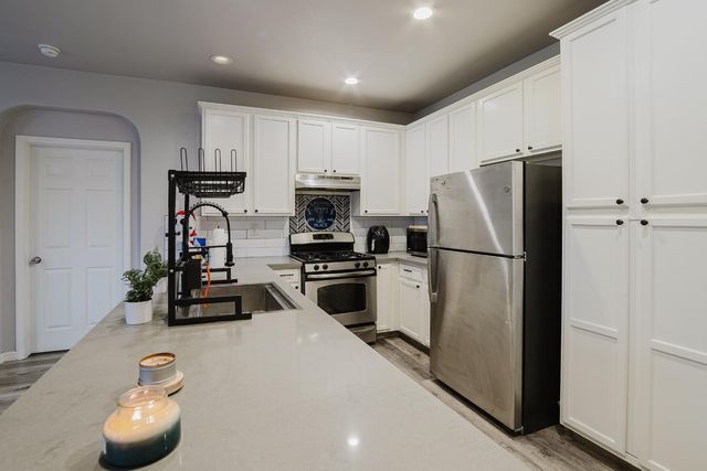 490 Summer Garden Way, Sacramento, CA 95833