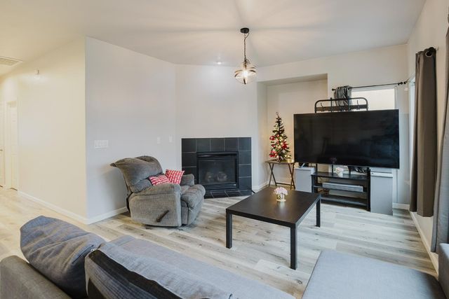 490 Summer Garden Way, Sacramento, CA 95833