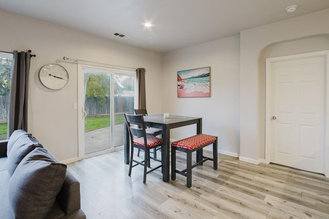 490 Summer Garden Way, Sacramento, CA 95833