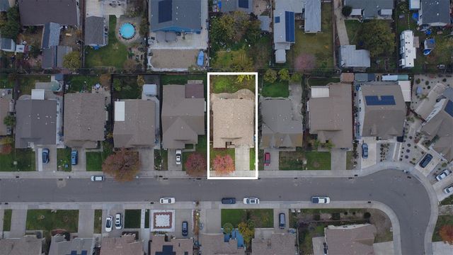 490 Summer Garden Way, Sacramento, CA 95833