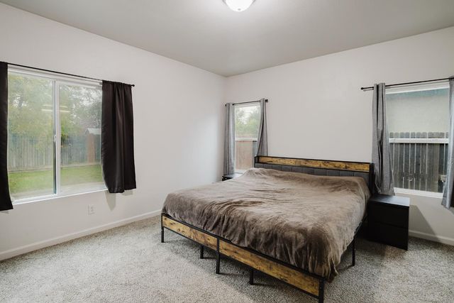 490 Summer Garden Way, Sacramento, CA 95833