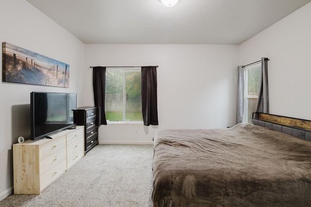 490 Summer Garden Way, Sacramento, CA 95833