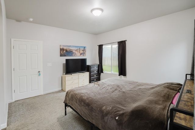 490 Summer Garden Way, Sacramento, CA 95833