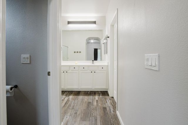 490 Summer Garden Way, Sacramento, CA 95833