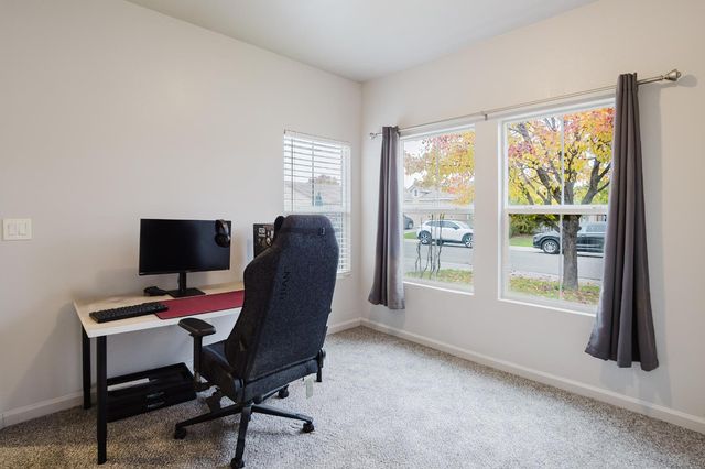 490 Summer Garden Way, Sacramento, CA 95833