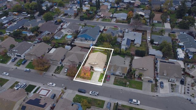 490 Summer Garden Way, Sacramento, CA 95833