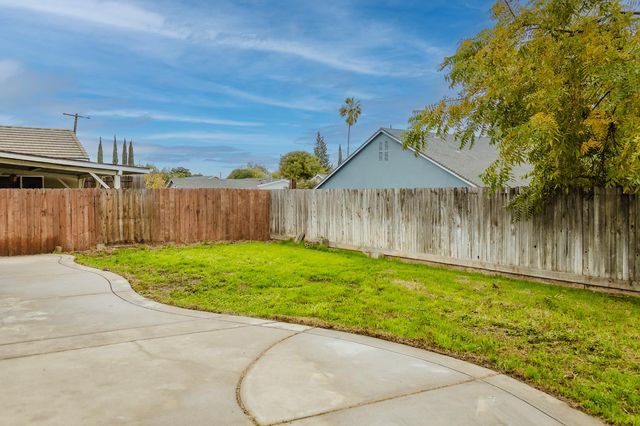 490 Summer Garden Way, Sacramento, CA 95833