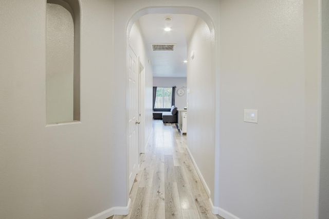 490 Summer Garden Way, Sacramento, CA 95833