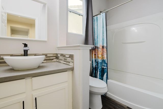 490 Summer Garden Way, Sacramento, CA 95833