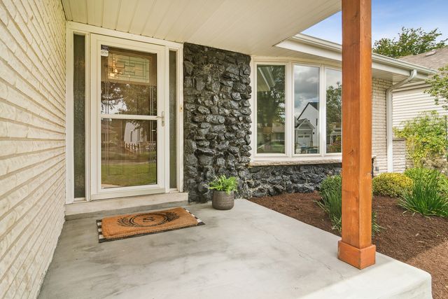 530 N MYRTLE Avenue, Elmhurst, IL 60126