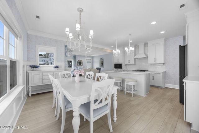 16 W Singing Avenue, Hampstead, NC 28443