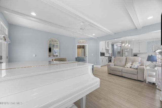 16 W Singing Avenue, Hampstead, NC 28443