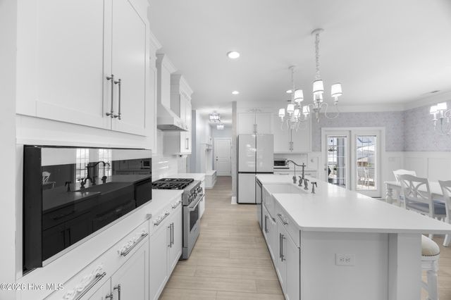 16 W Singing Avenue, Hampstead, NC 28443