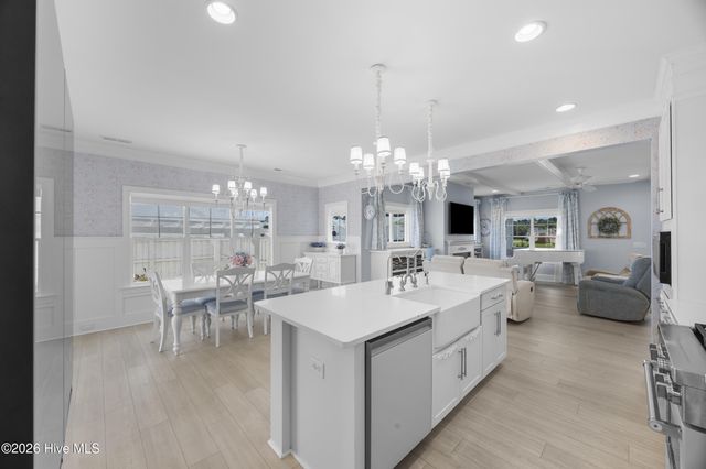 16 W Singing Avenue, Hampstead, NC 28443