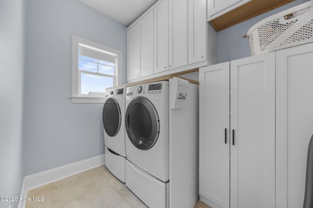16 W Singing Avenue, Hampstead, NC 28443