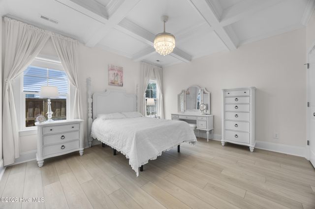 16 W Singing Avenue, Hampstead, NC 28443