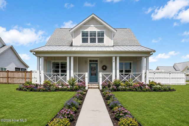 16 W Singing Avenue, Hampstead, NC 28443