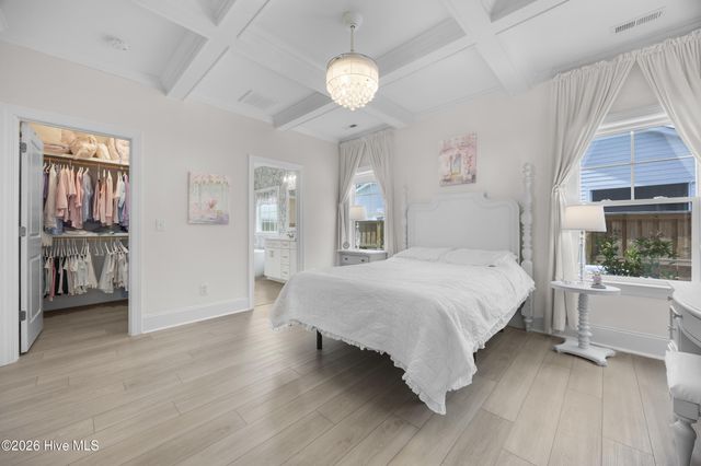 16 W Singing Avenue, Hampstead, NC 28443
