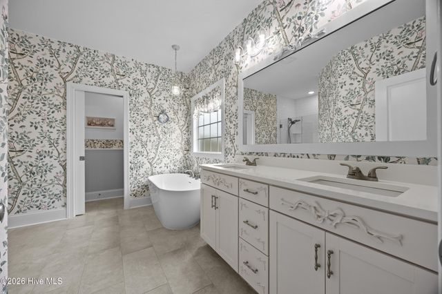 16 W Singing Avenue, Hampstead, NC 28443