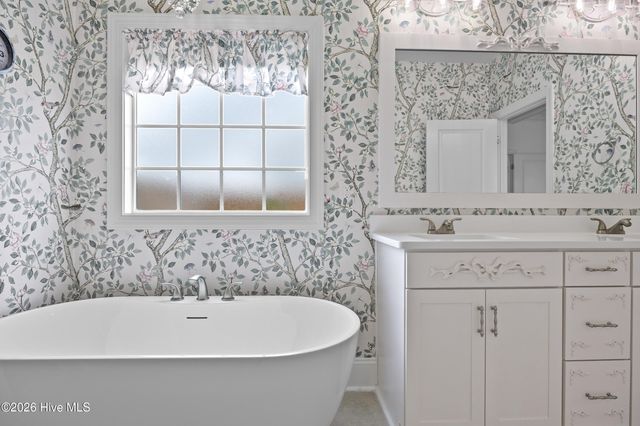 16 W Singing Avenue, Hampstead, NC 28443