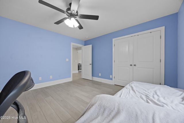16 W Singing Avenue, Hampstead, NC 28443