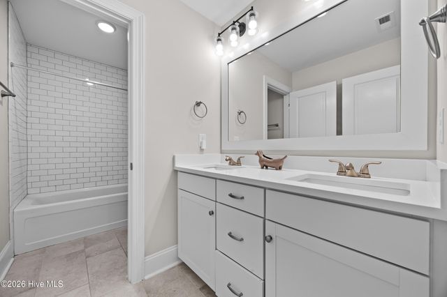 16 W Singing Avenue, Hampstead, NC 28443