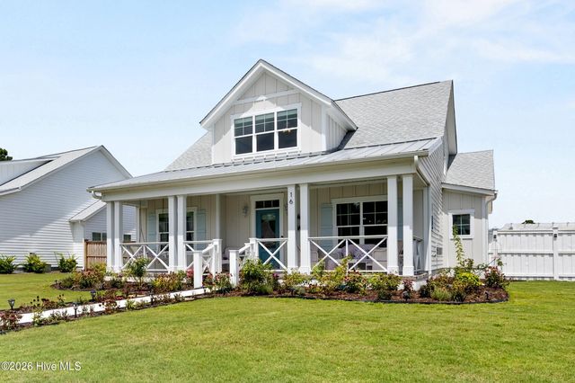 16 W Singing Avenue, Hampstead, NC 28443