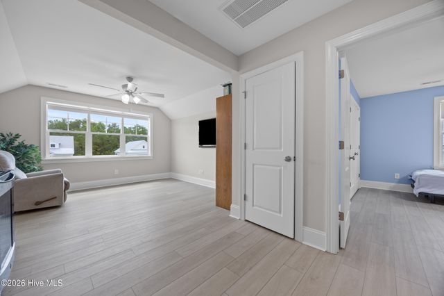 16 W Singing Avenue, Hampstead, NC 28443