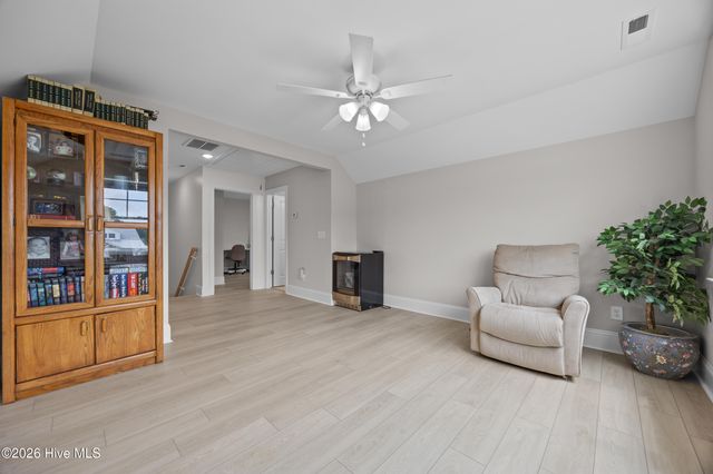 16 W Singing Avenue, Hampstead, NC 28443