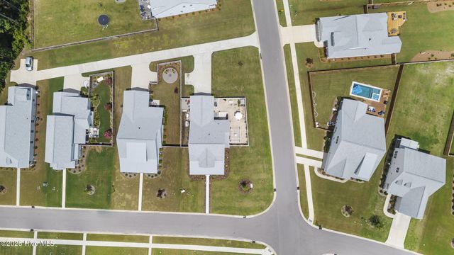 16 W Singing Avenue, Hampstead, NC 28443
