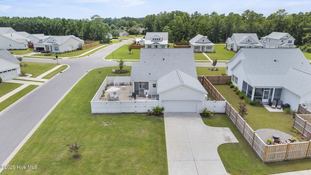 16 W Singing Avenue, Hampstead, NC 28443