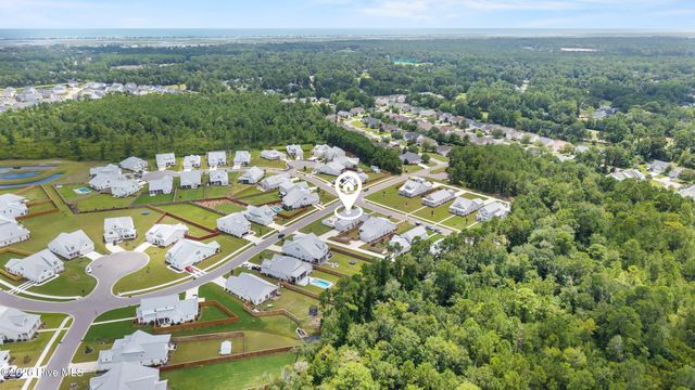 16 W Singing Avenue, Hampstead, NC 28443