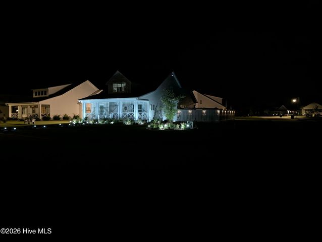 16 W Singing Avenue, Hampstead, NC 28443