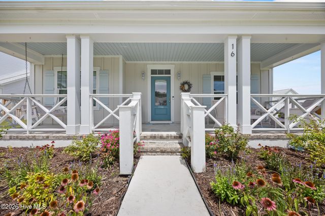 16 W Singing Avenue, Hampstead, NC 28443