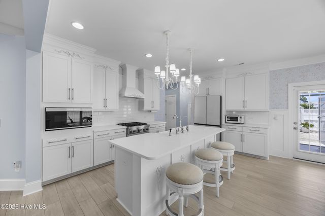 16 W Singing Avenue, Hampstead, NC 28443