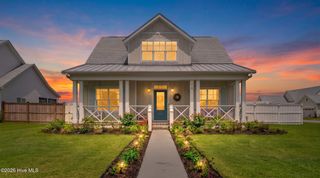 16 W Singing Avenue, Hampstead, NC 28443